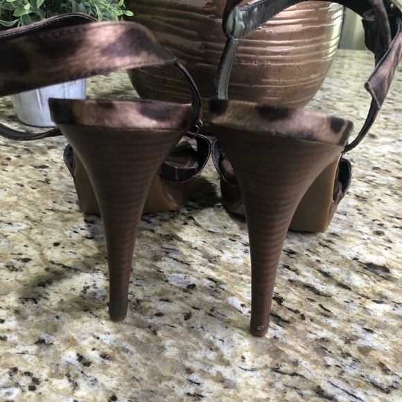 Gianni Bini Cheetah Print Brown Bronze Gold Silk Platform Heels 9 - Picture 5 of 9